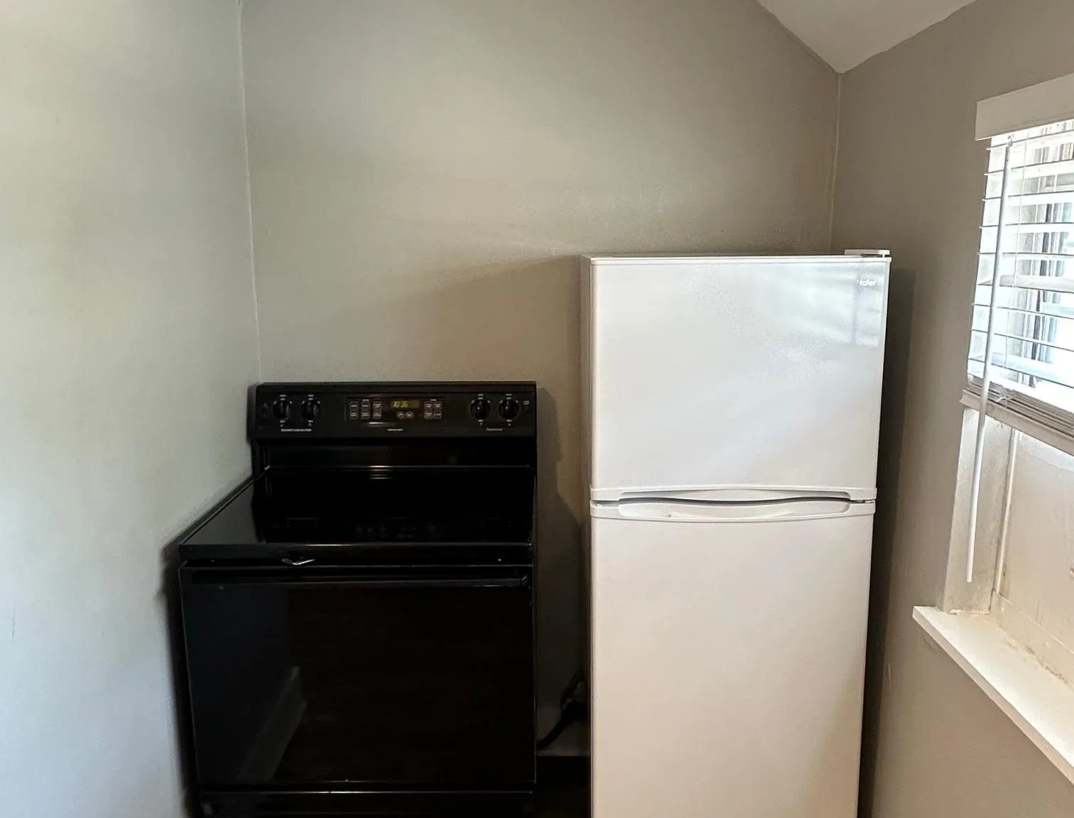 Studio, 200 sqft, $1,150 — Photo 2
