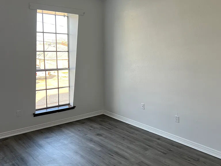 2718 Jasper St — Photo 8