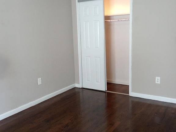 4th image of 184 Fairview Ave #33