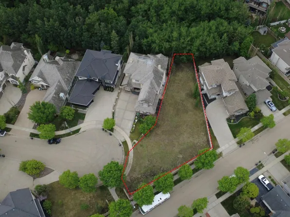 425 Caldwell Pl NW, Edmonton, AB T6M 2X3