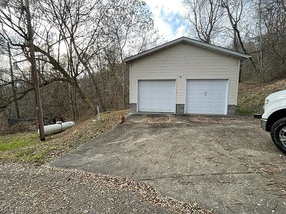 4th image of Riverview Dr