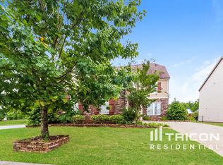 17703 Austins Creek Dr, Charlotte, NC 28278