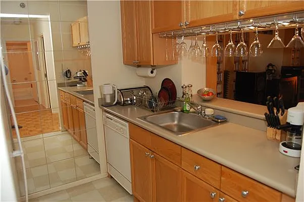 Rented by Weichert Manhattan Midtown | media 10