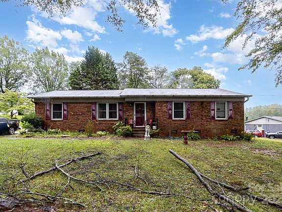 2nd image of 1707 Northwoods Dr