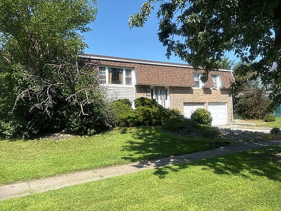 3rd image of 17560 Winston Dr