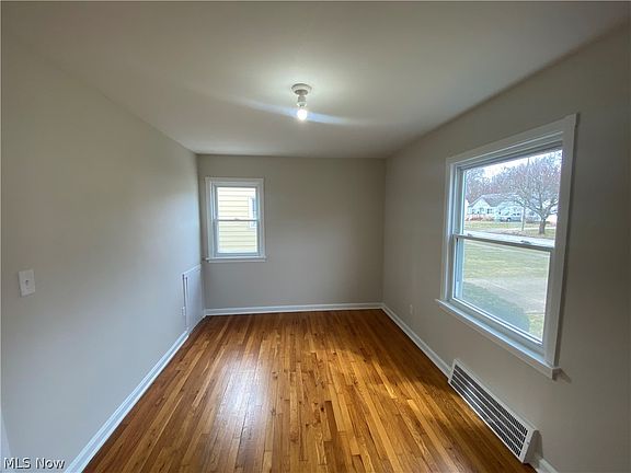 4th image of 805 E 254th St
