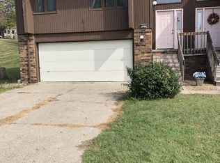 937 64th St, Windsor Heights, IA 50324