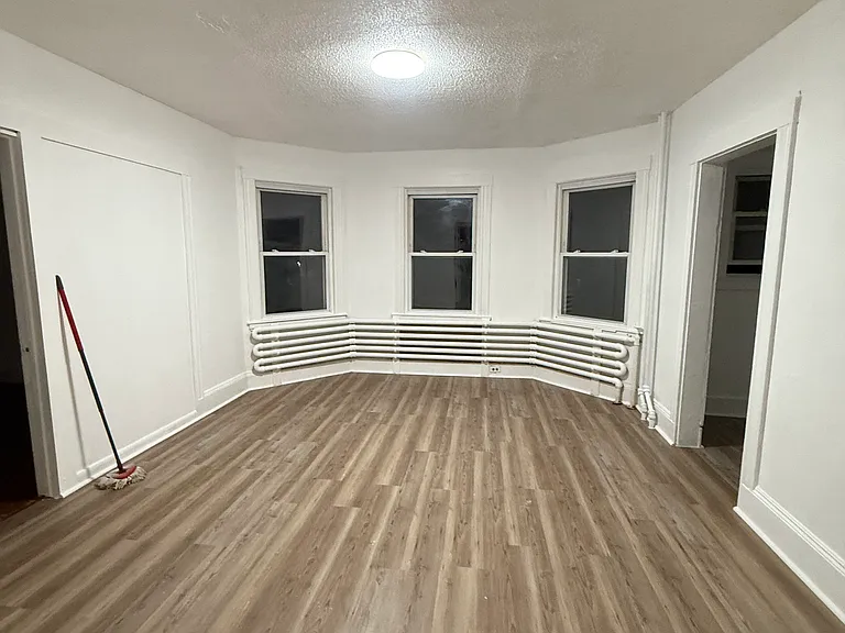 562 Main St #2 — Photo 4