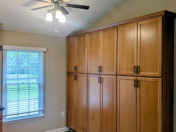 5th image of 21503 Warwick Ct