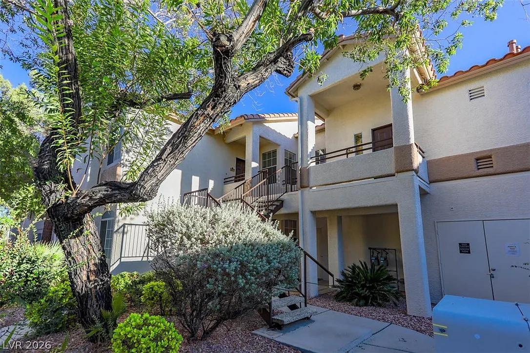 2 bed, 2.0 bath, 1062 sqft, $1,445 — Photo 3