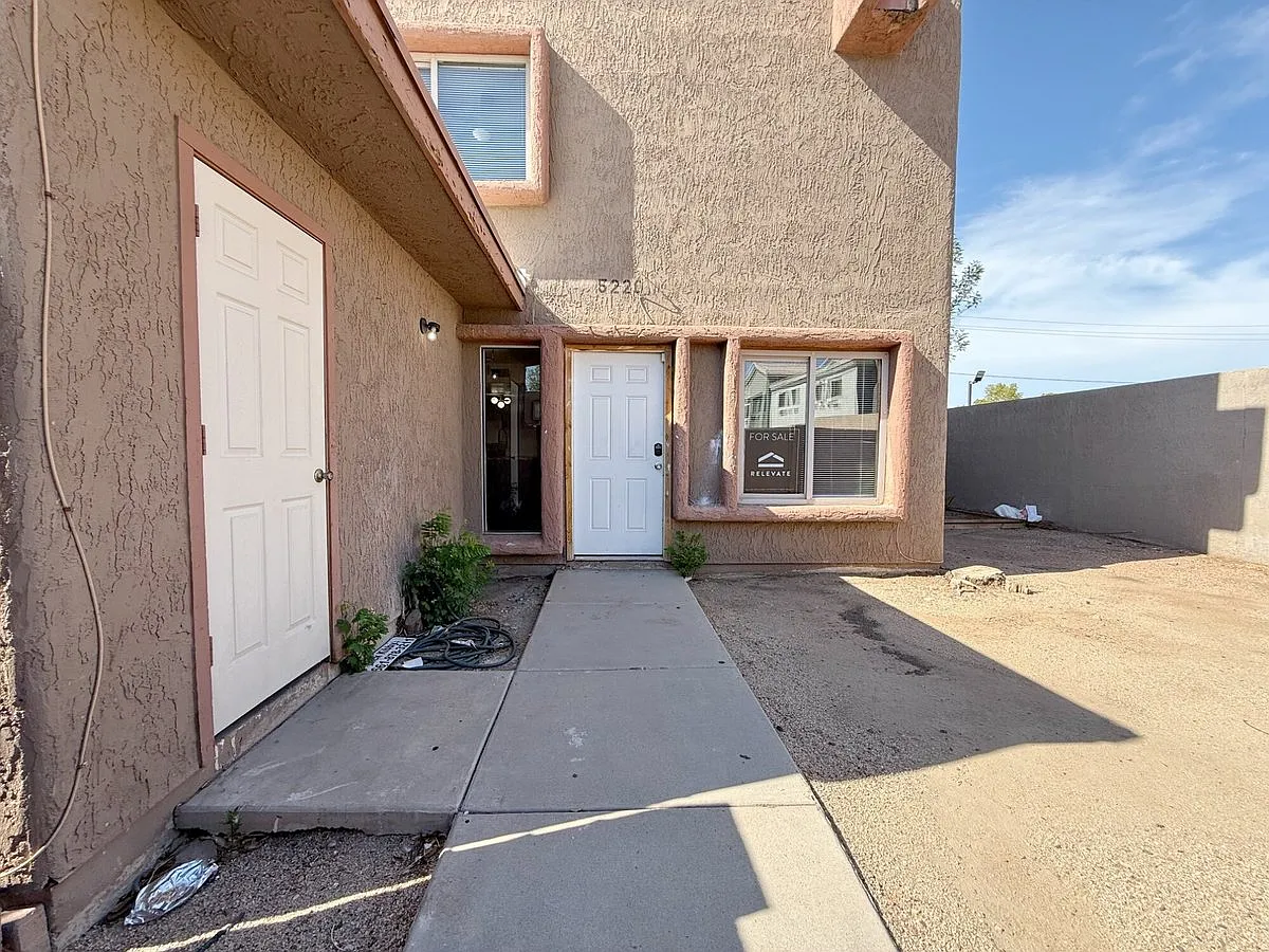 5220 West Lynwood Street — Photo 1