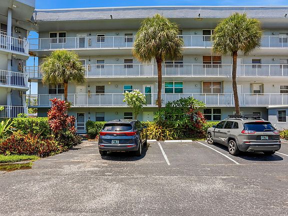 3rd image of 118 Royal Park Drive #1B