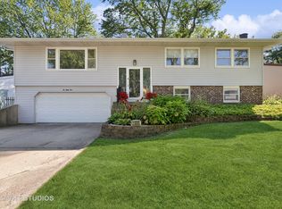 1089 Beechwood Rd, Buffalo Grove, IL 60089