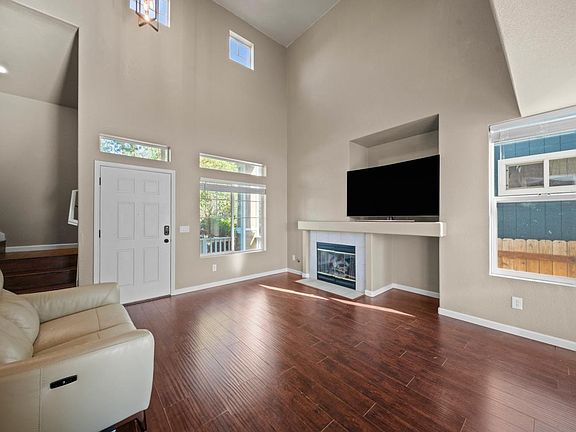 5th image of 2473 Meda Avenue