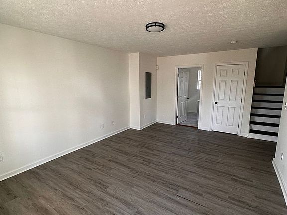 4th image of 803 Aubrey Ave