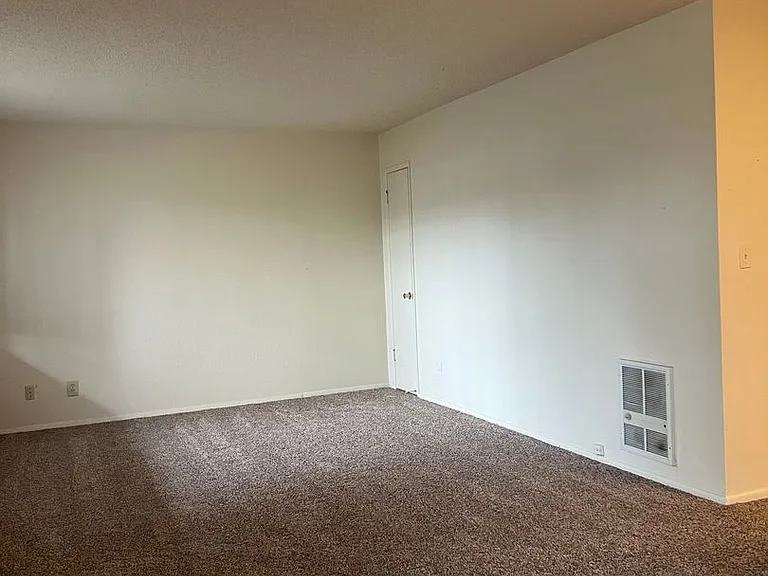 2338 Butte St — Photo 2