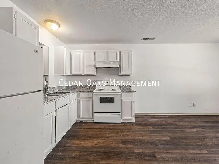 111 Josie Pl #B — Photo 6