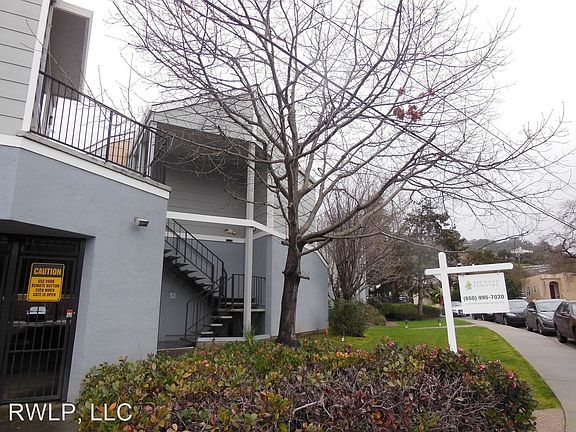 2nd image of 400 Laurel St APT 212