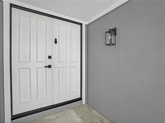 4th image of 1242 Sultan Cir