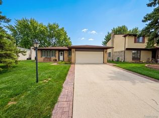 38218 Douglas Dr, Sterling Heights, MI 48310
