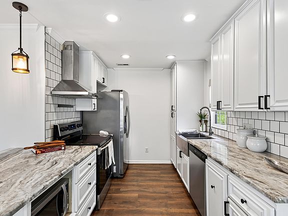 4th image of 1341 Crabtree Blvd