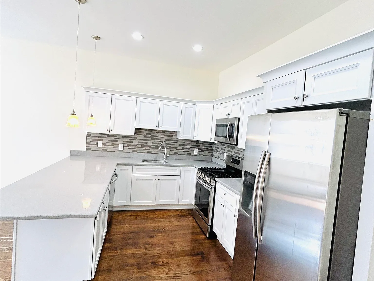1 bed, 1.0 bath, $2,200 — Photo 3