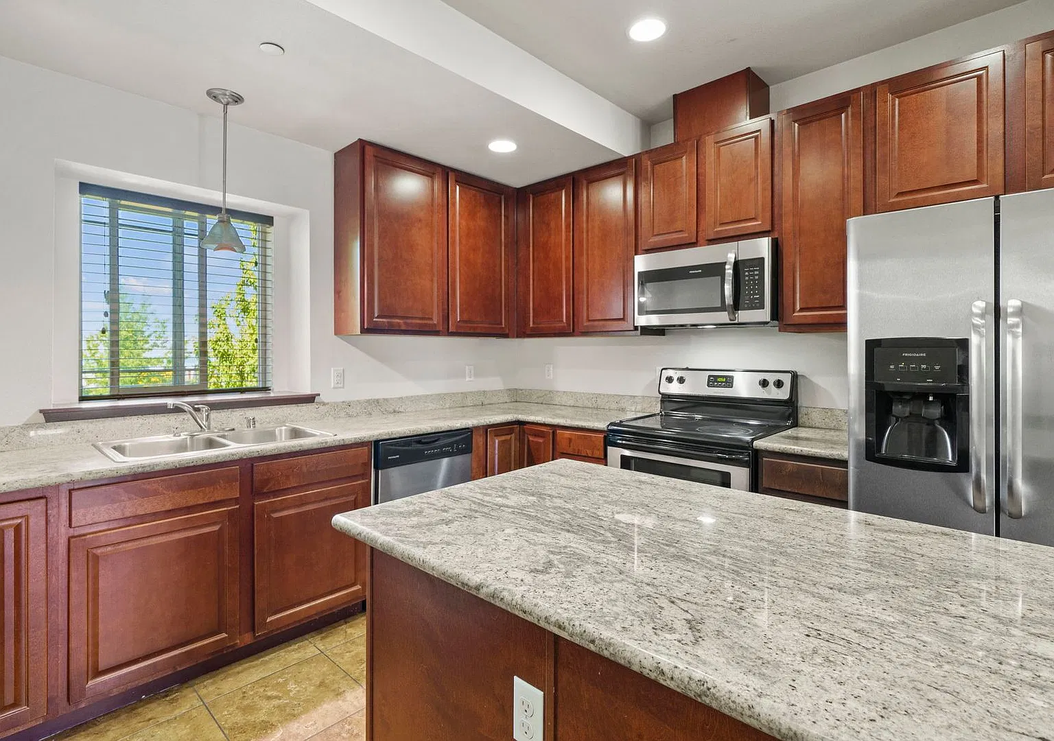 Beautiful Townhomes — Photo 1
