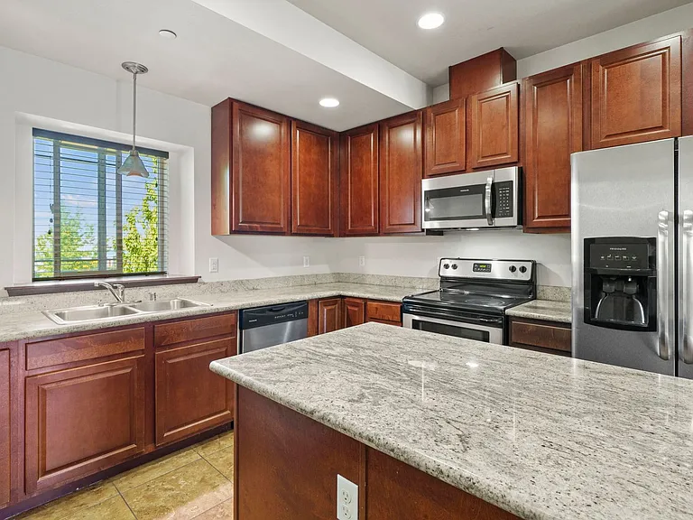 Beautiful Townhomes — Photo 1