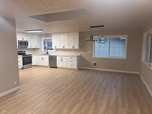 2404 Bloyd St Photo 1