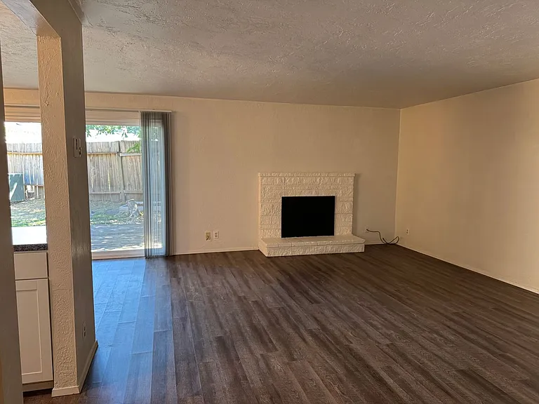 1739 Rainbow Loop — Photo 4