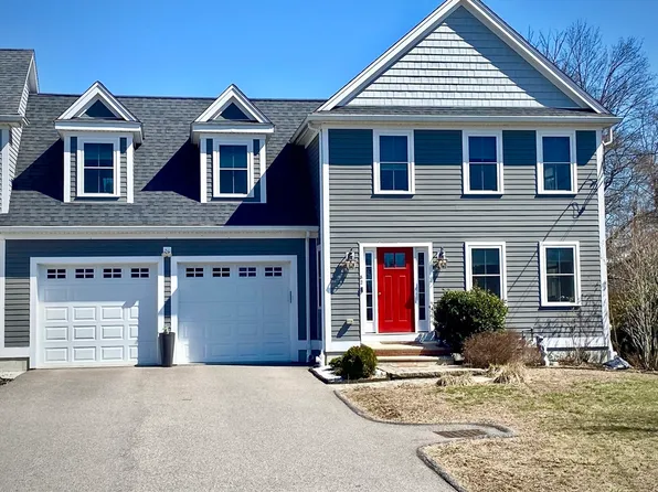 82 Pleasant St #82, Medfield, MA 02052