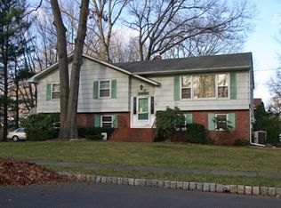 2 Mark St, Fairfield, NJ 07004