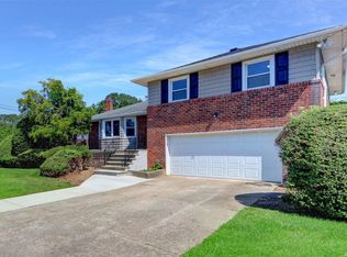 4007 Hudson Ave, Seaford, NY 11783