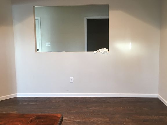 2nd image of 1521 Mulberry Cir