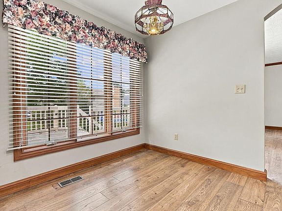 24th image of 205 Falcon Dr