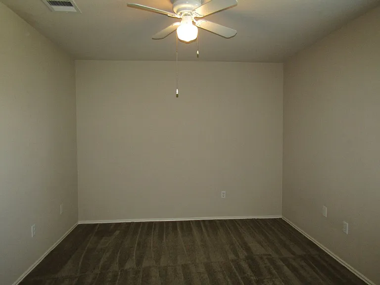 593 Cullen Blvd — Photo 27