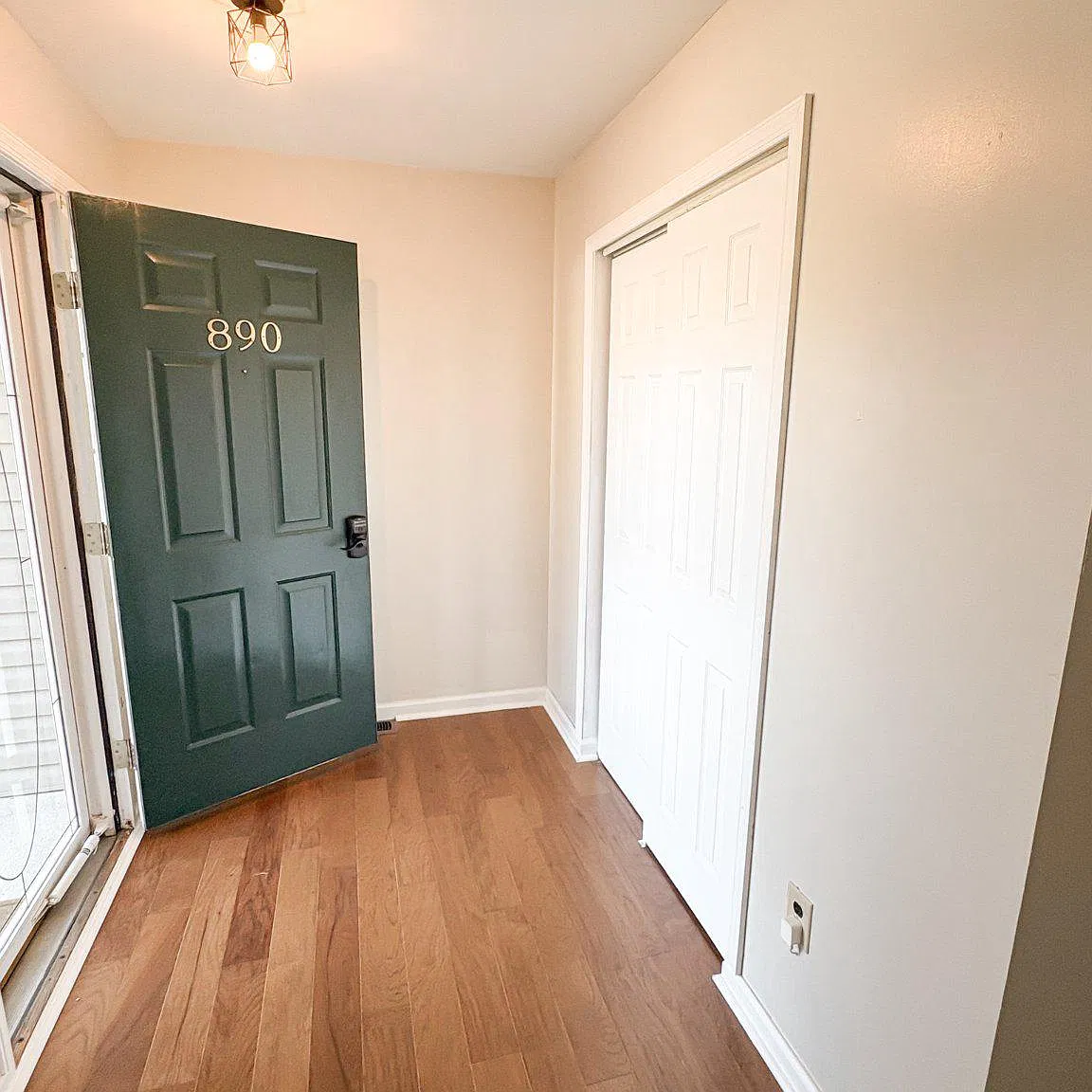 3 bed, 2.5 bath, 1636 sqft, $2,800 — Photo 2