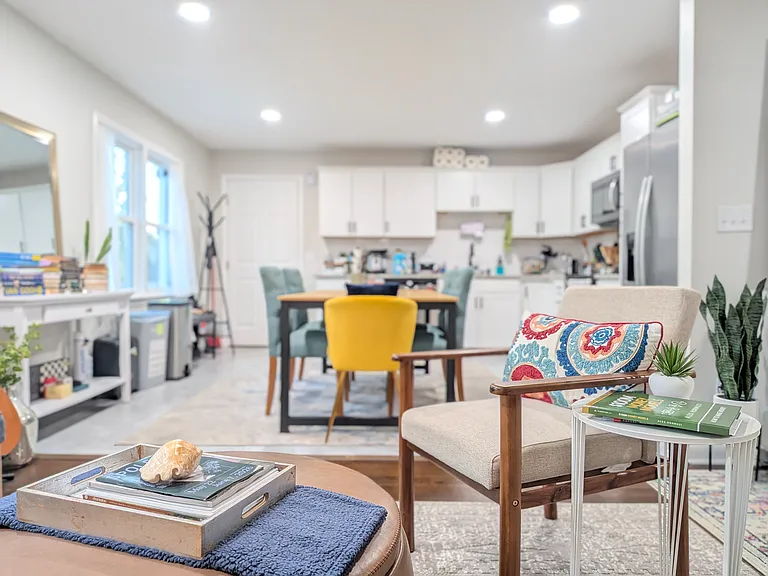 4563 W Montague Ave — Photo 9