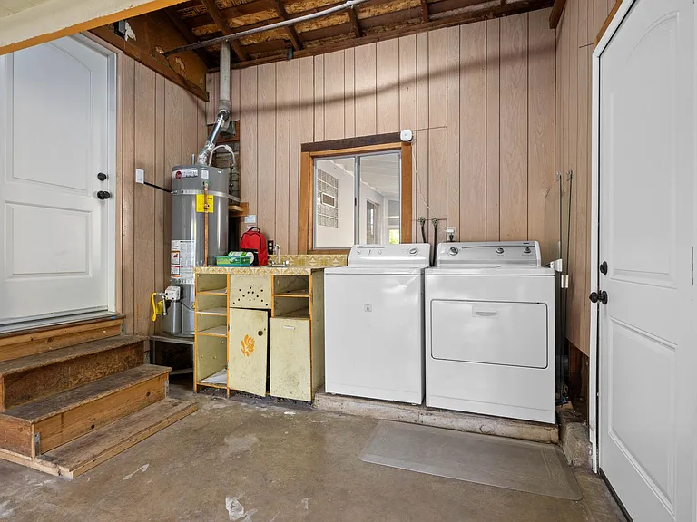 415 Bay Rd — Photo 36