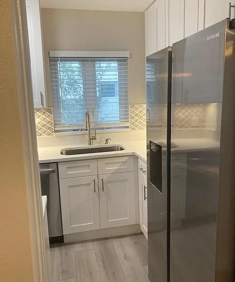 360 E Kings Way — Photo 17