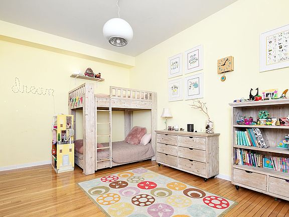 5th image of 252 7th Ave APT 4O