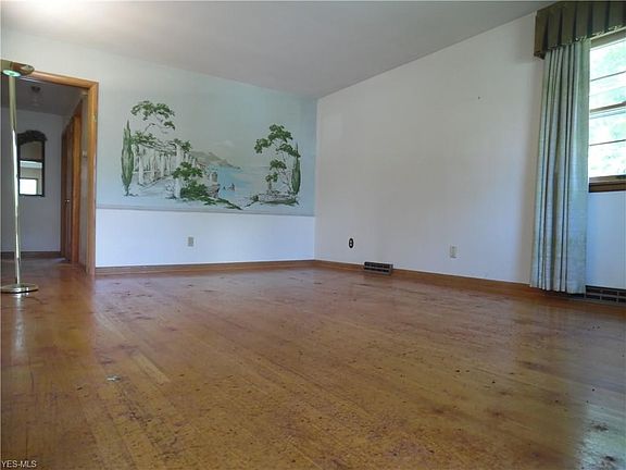 3rd image of 1776 Williams St