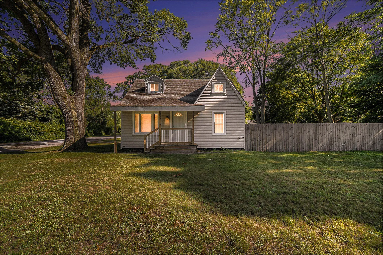 2290 Norman Ave photo 1