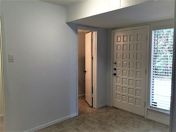 2nd image of 1416 Earlshire Pl