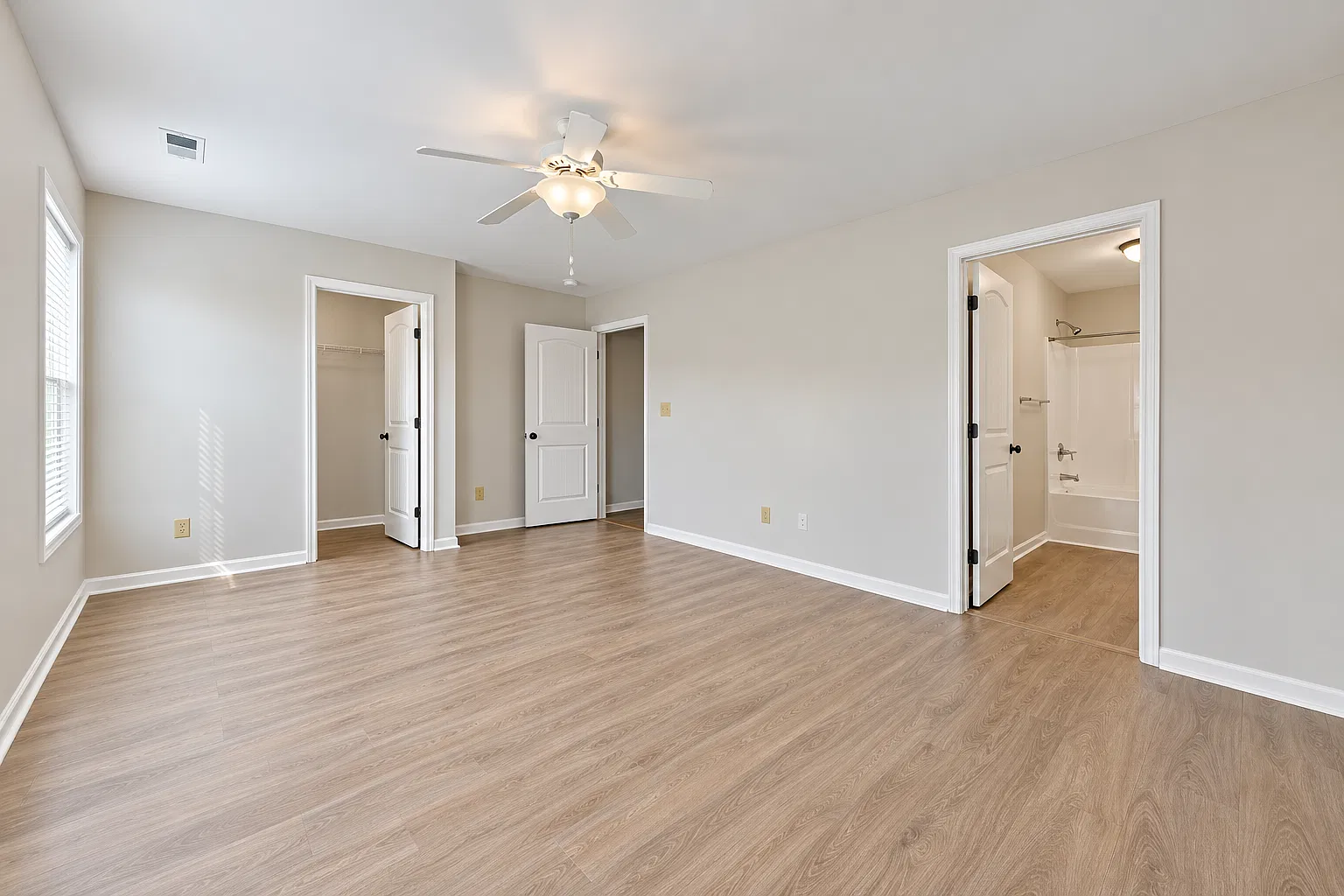 123 Burgess Lane - 125 — Photo 2