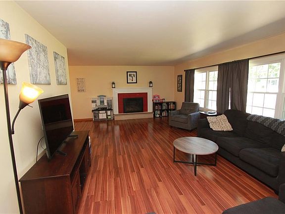 5th image of 317 E Macarthur Ave