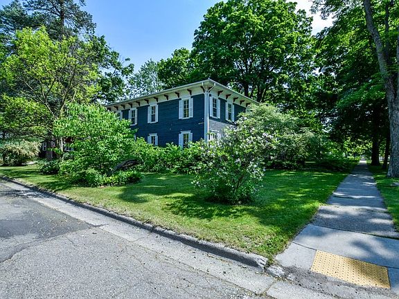 4th image of 262 W Church St
