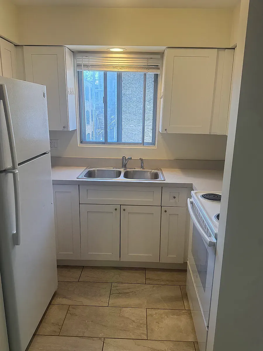 Building Photo - 4036 N California Ave #306