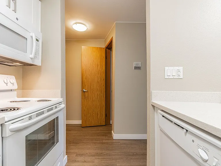 Francis Ave Apartments — Photo 14