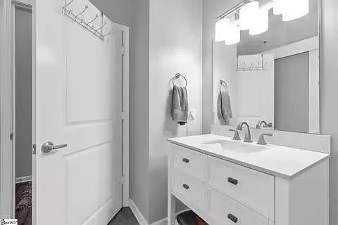 100 E Washington St #27 — Photo 12